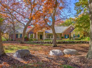 3 Black Lake Ct, North Oaks, MN 55127