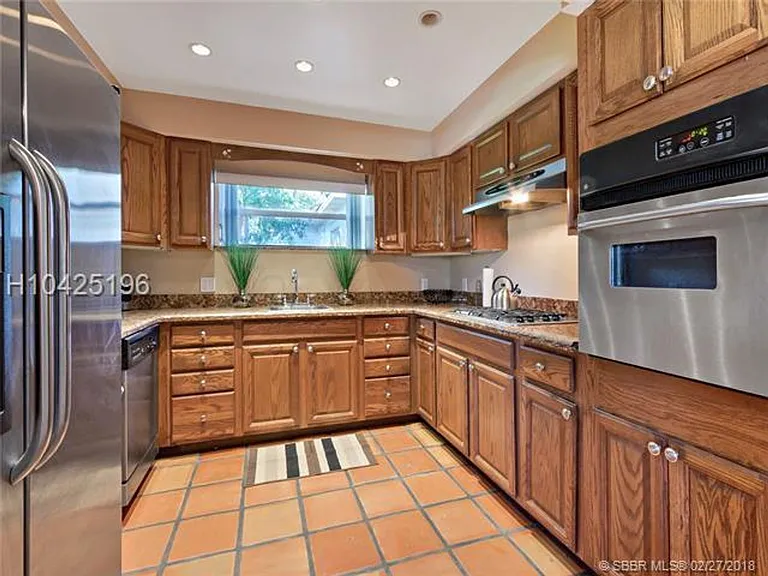 1404 Plunkett St — Photo 10