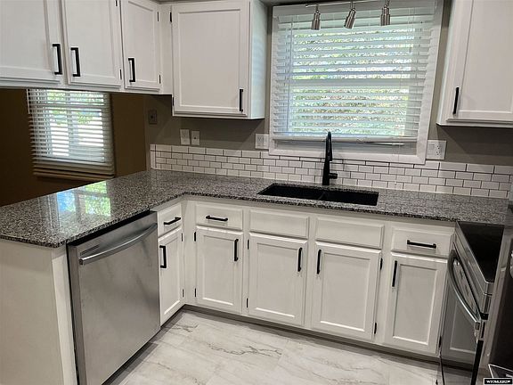 5th image of 2900 Westridge Dr
