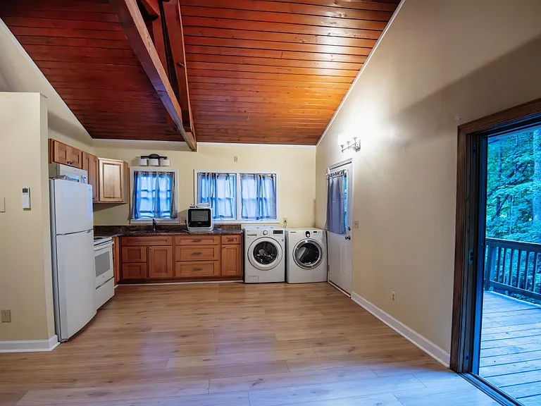 122 Laurel Manor Ln — Photo 5