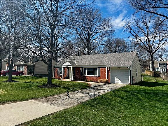2nd image of 2206 Somerset Dr