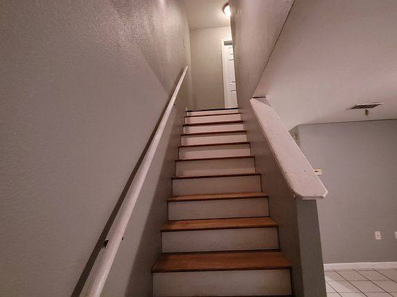 4th image of 3409 Golden Dr #B