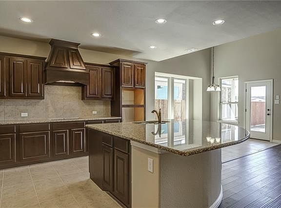 4th image of 1645 Lost Pines Ln