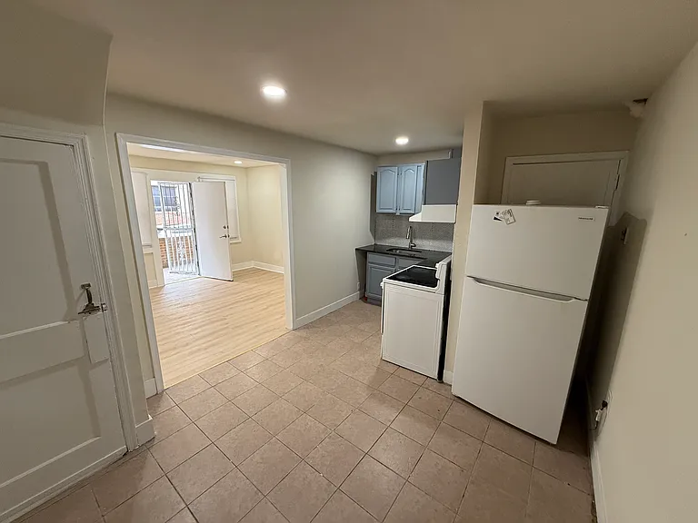 2 bed, 1.0 bath, 520 sqft, $1,300 — Photo 6