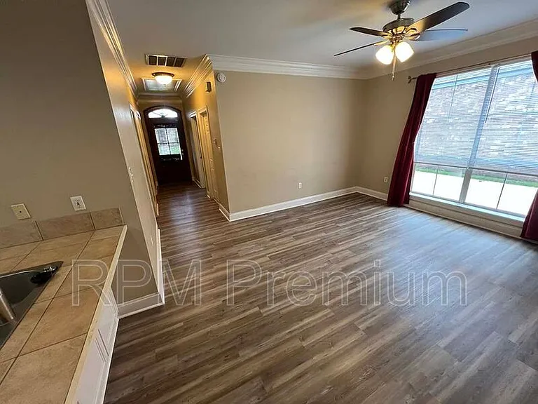 5557 Arialo Dr — Photo 6