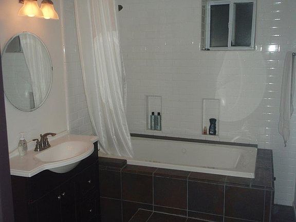 3rd image of 2418 Loma Vista Pl