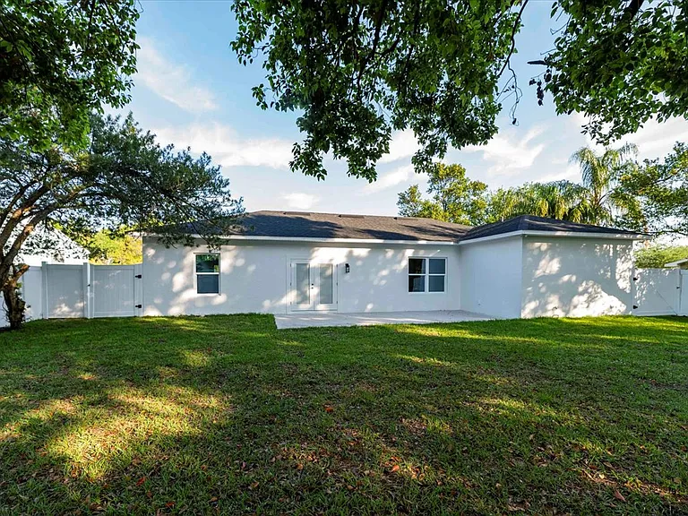 1709 Holly Rd — Photo 10