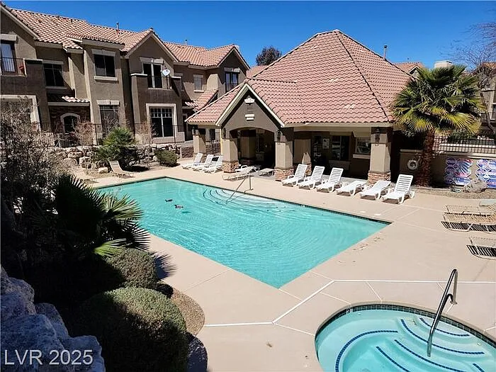 316 Fountain Crossing Ln — Photo 36