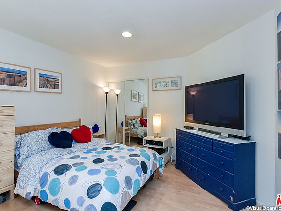 5th image of 906 N Doheny Dr APT 403
