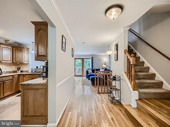 4th image of 9 Lake Park Ct