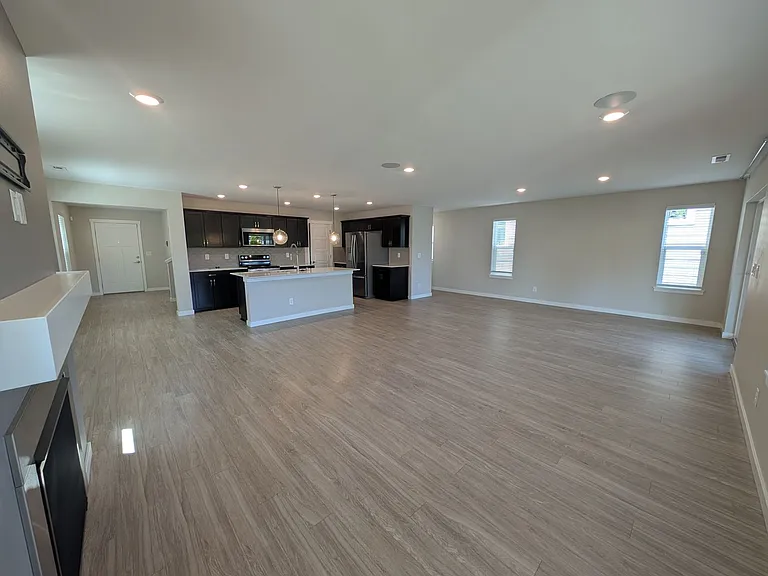 938 Burwood St SE — Photo 5