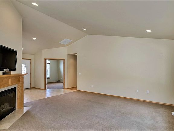 3rd image of 35 Mandolin Ave
