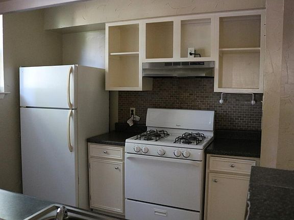 5th image of 601 W San Antonio St