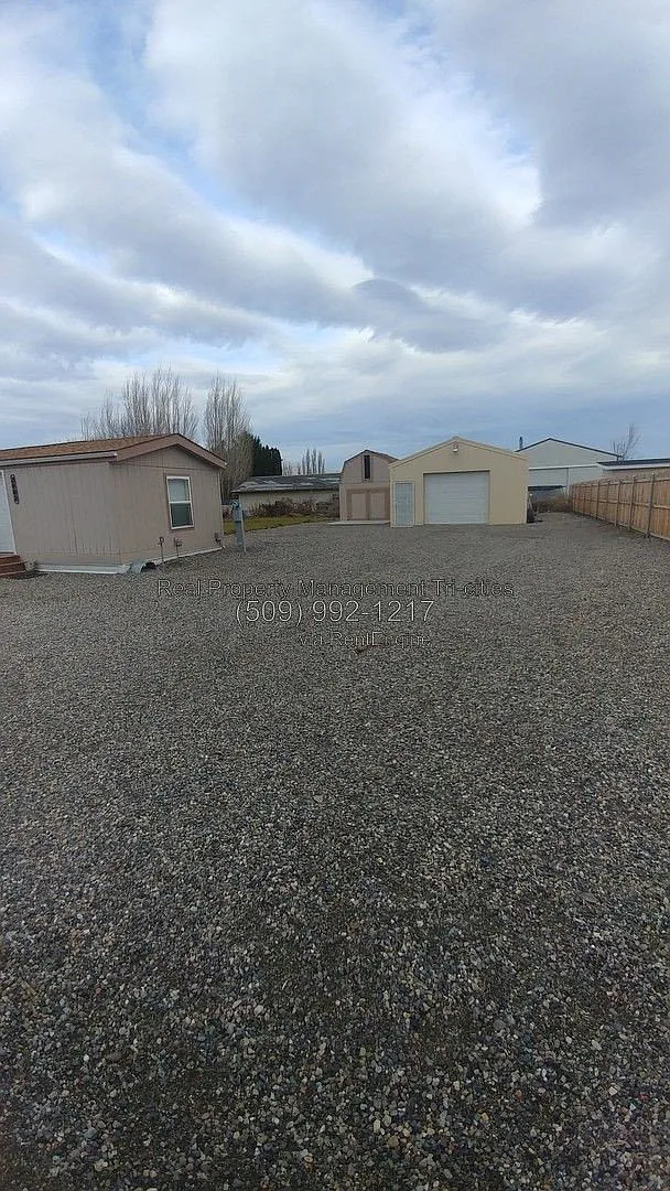 2 bed, 1.0 bath, 940 sqft, $1,595 — Photo 2