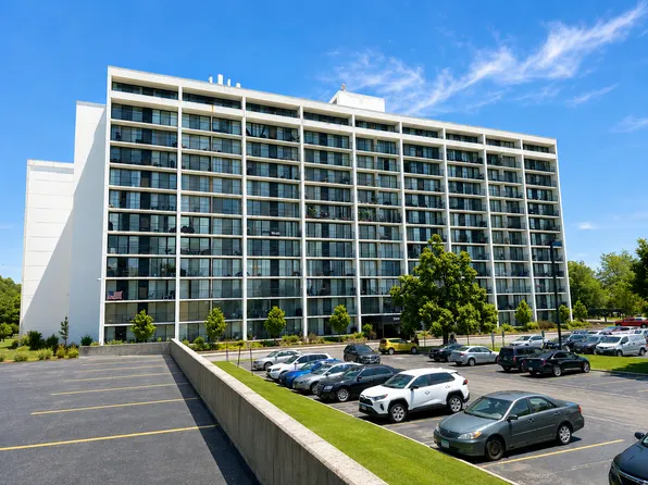 2005 S Finley Rd Unit 612, Lombard, IL 60148