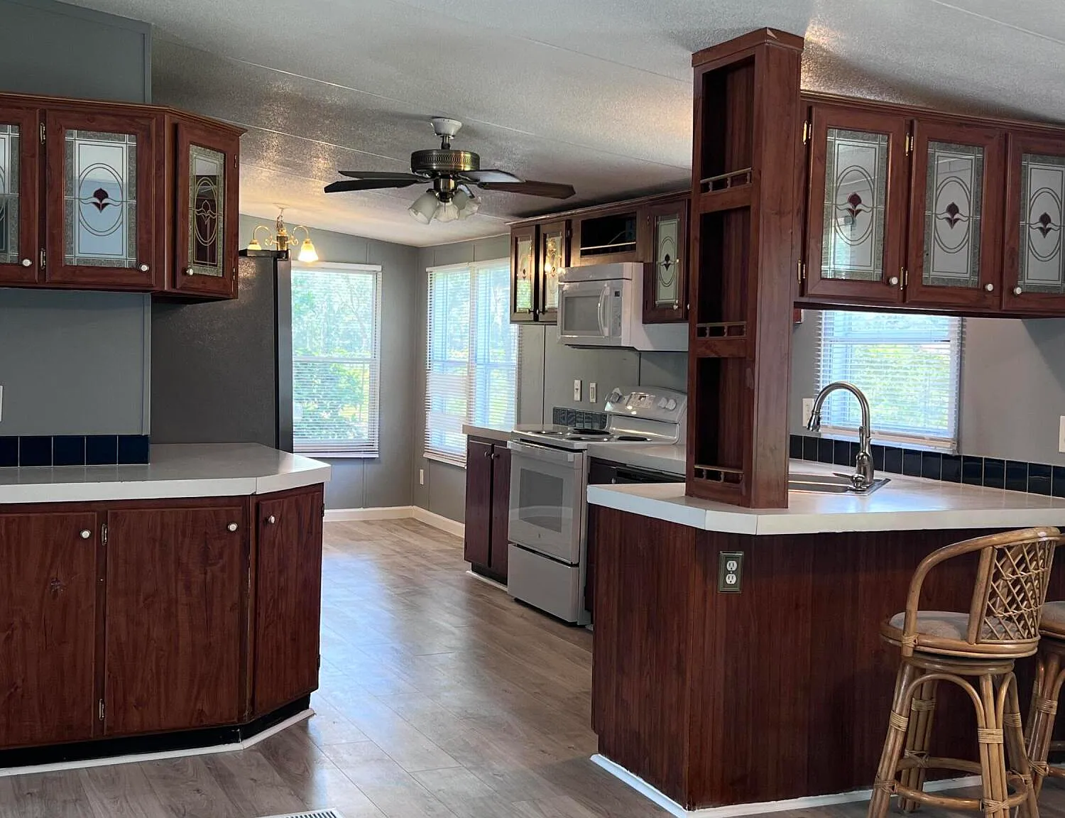 3 bed, 2.0 bath, 1296 sqft, $1,600 — Photo 4