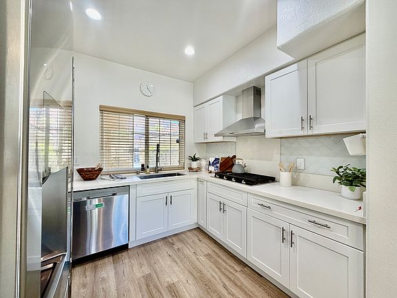 4th image of 10889 Creekbridge Pl