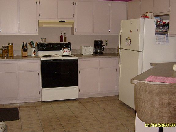 LARGE KITCHEN