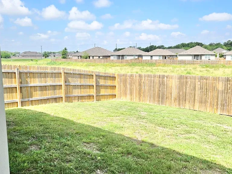216 Windmill Palm Dr — Photo 31