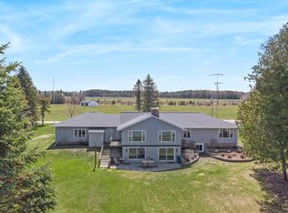 1069 Needle Point Dr, Cheboygan, MI 49721