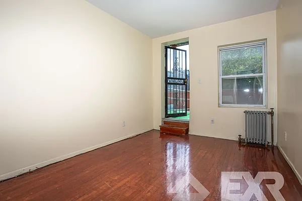 Rented by EXR | media 4