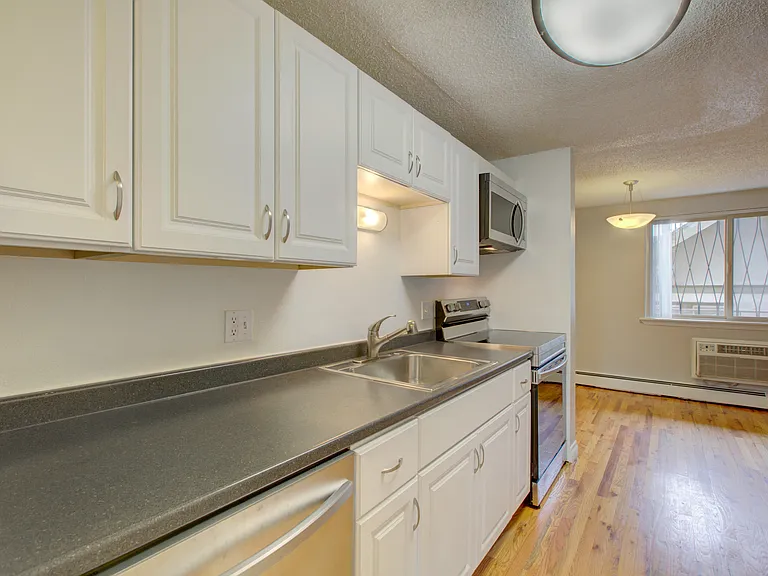 8 S Clarkson Street — Photo 20