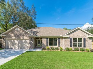 320 Hillcrest Ave, Valparaiso, FL 32580