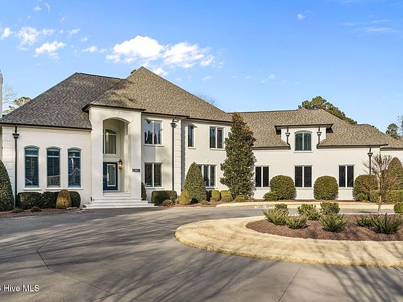 3rd image of 911 White Horse Drive