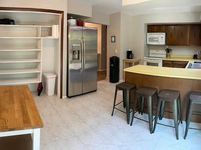 2451 Beachview Ln — Photo 7