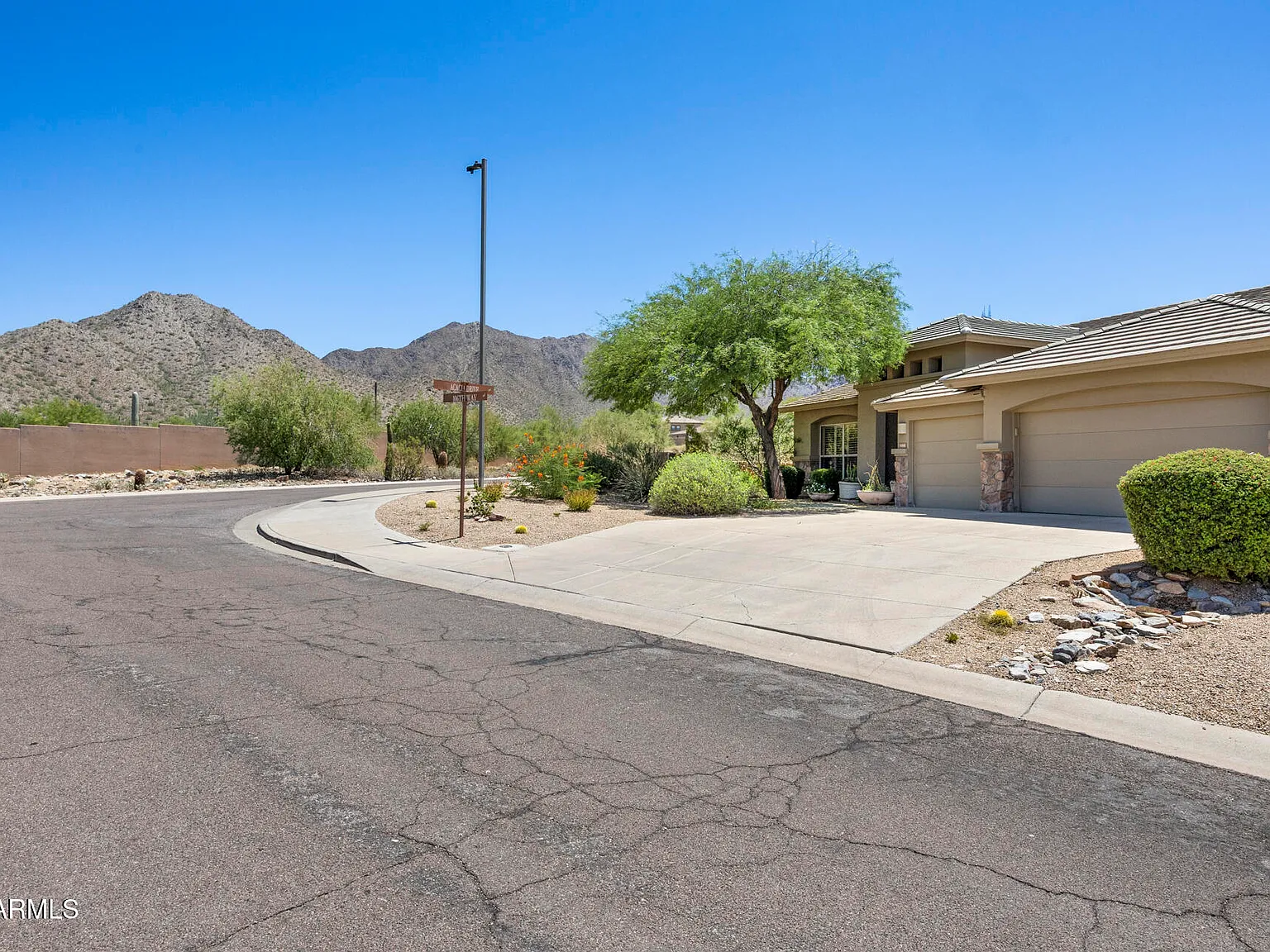 3 bed, 2.0 bath, 2199 sqft, $4,250 — Photo 2
