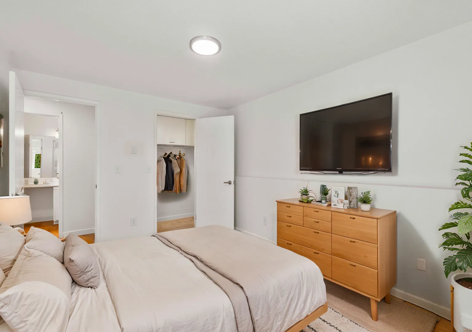 Oak Park Apartments — Photo 3