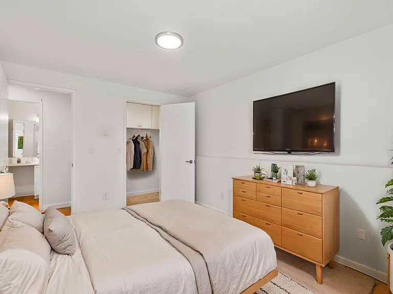 Oak Park Apartments — Photo 6