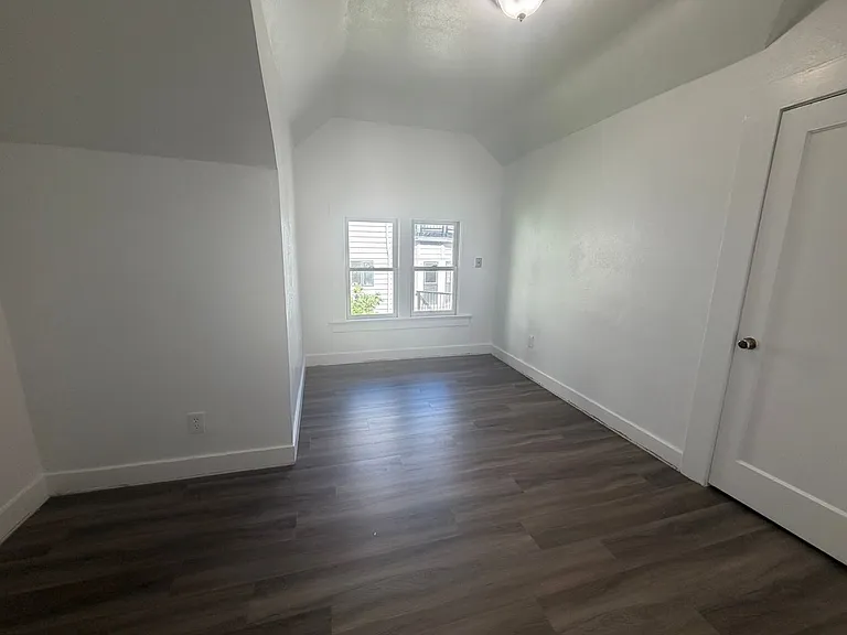 1314 SW Hall St — Photo 16