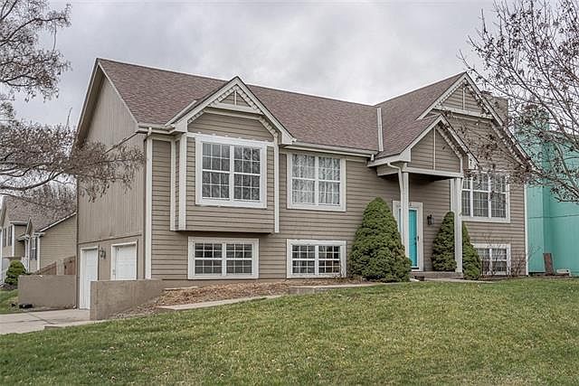 1st image of 621 SE Shiloh Dr