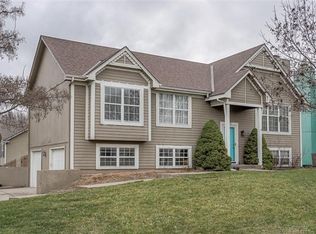 621 SE Shiloh Dr, Lees Summit, MO 64063