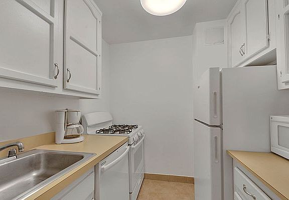 5th image of 301 E 79th St APT 11M