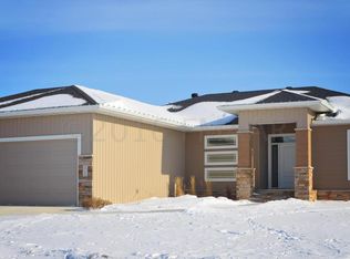 2715 McLeod Dr E, West Fargo, ND 58078