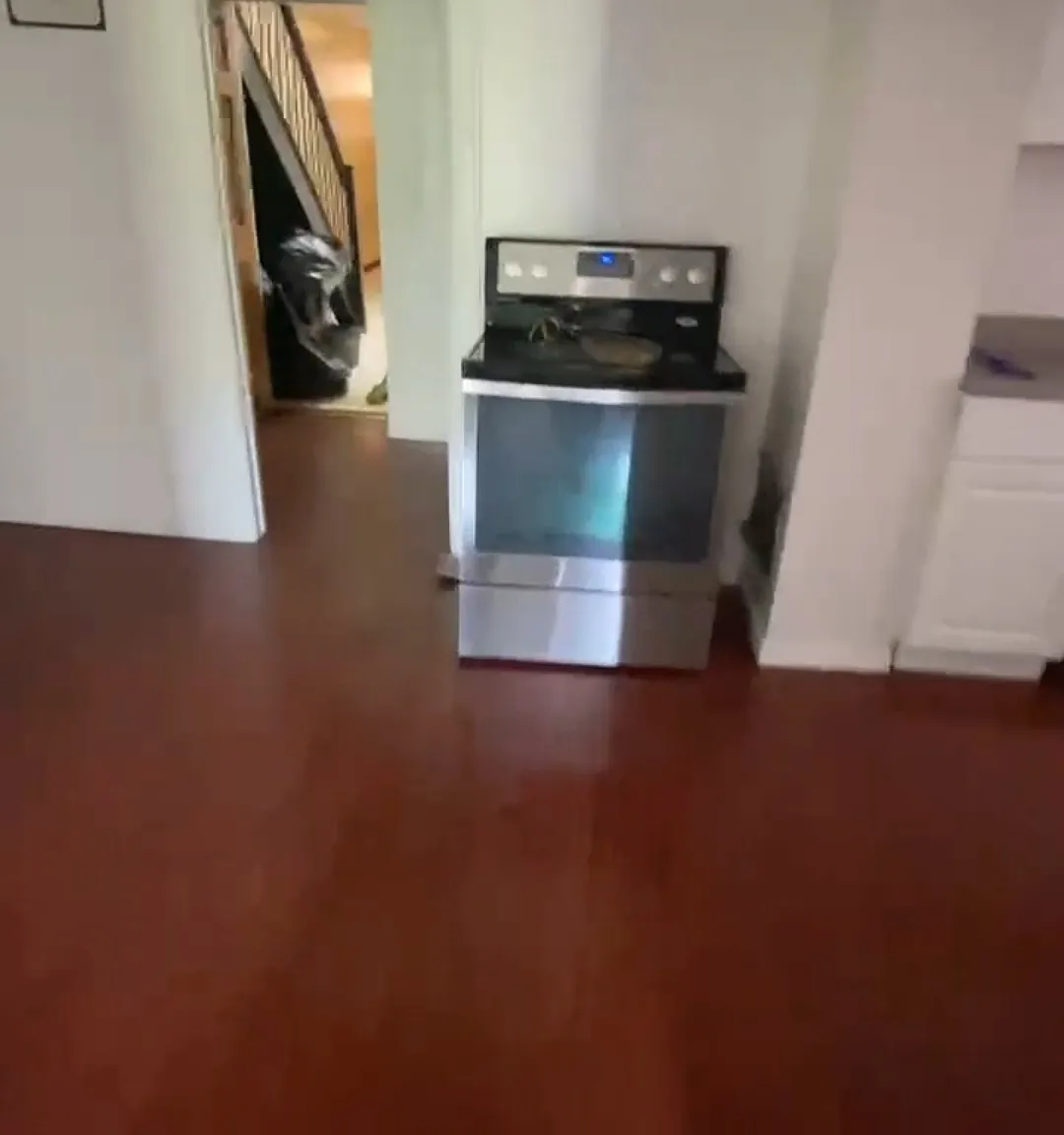 2 bed, 900 sqft, $2,000 — Photo 1