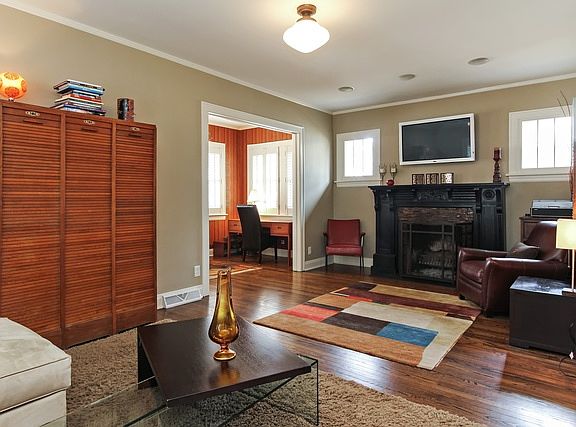 4th image of 226 Prairie Ave