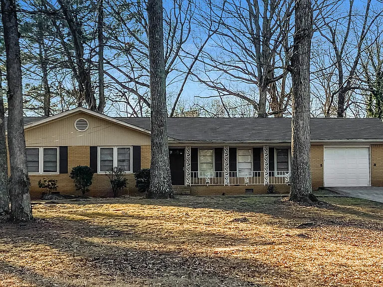 4775 Ben Hill Rd — Photo 1