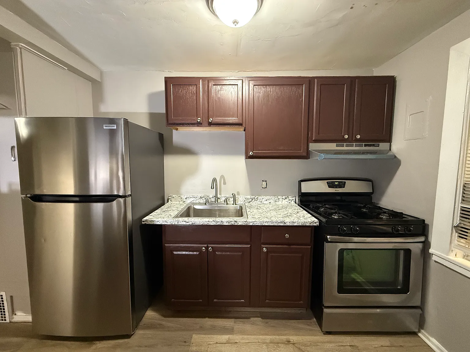 2 bed, 940 sqft, $1,700 — Photo 3