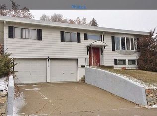 2108 8th Ave NW, Minot, ND 58703