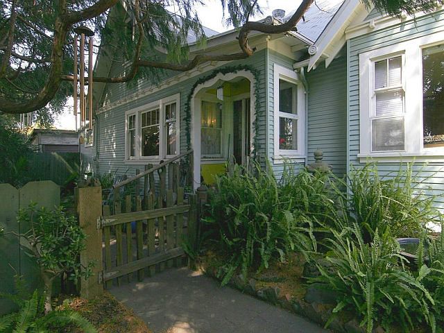1st image of 221 Roberts St