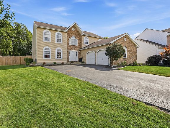 3rd image of 211 Cavanaugh Dr