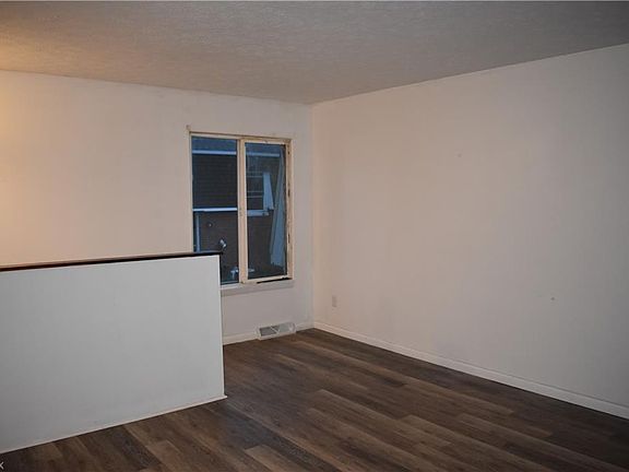 3rd image of 221 Beechwood St
