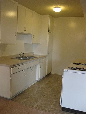5th image of 1427 S Crest Dr APT 5