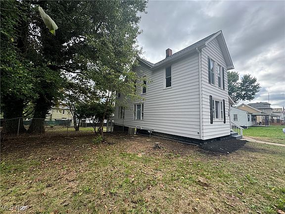 5th image of 140 Corwin Ave