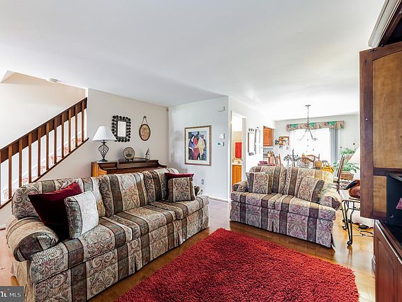 3rd image of 219 E Green Valley Cir