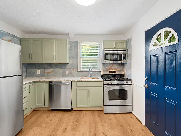 1777 Cahoon St SW — Photo 2