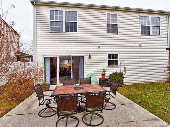 3rd image of 1746 Lions Dr